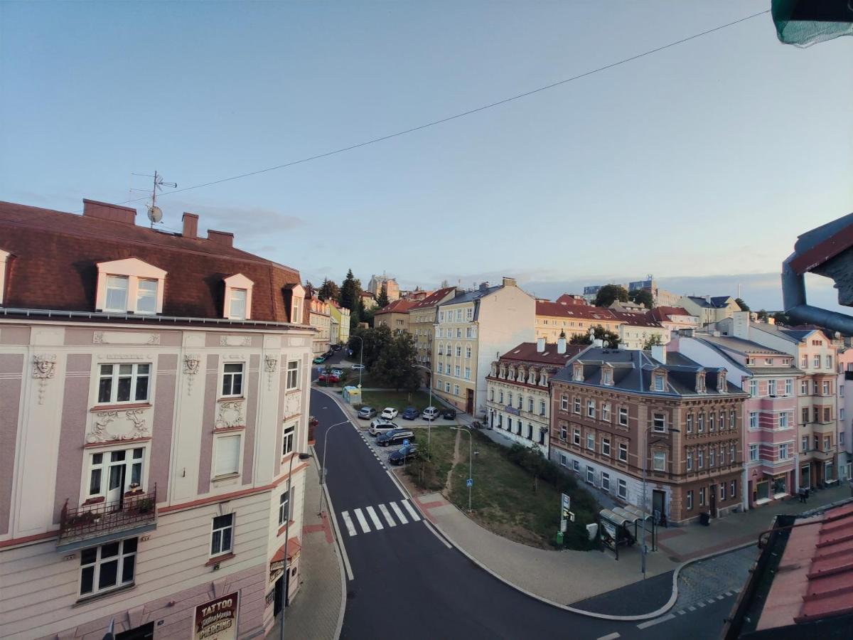 Apartman V Centru Karlsbad Buitenkant foto